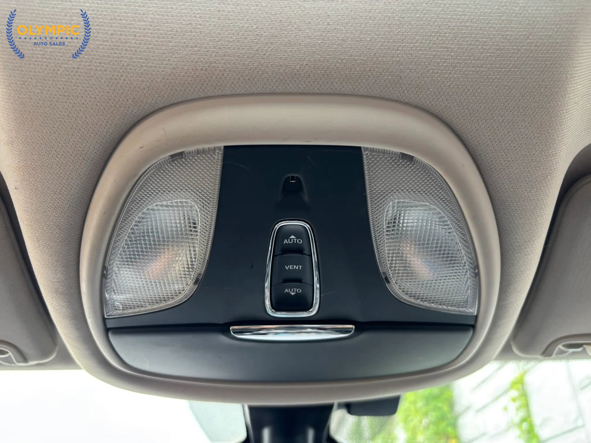 Used 2017 Chrysler 200 Limited Platinum w/ Comfort & Convenience Group image 34