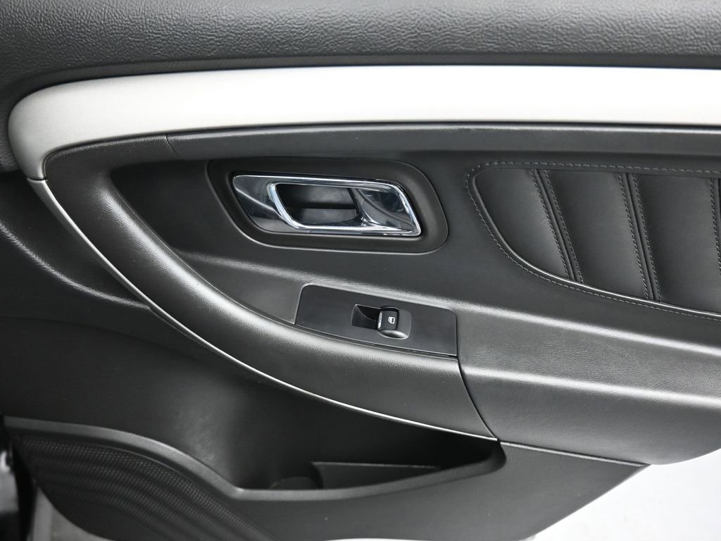 Used 2018 Ford Taurus SEL image 32