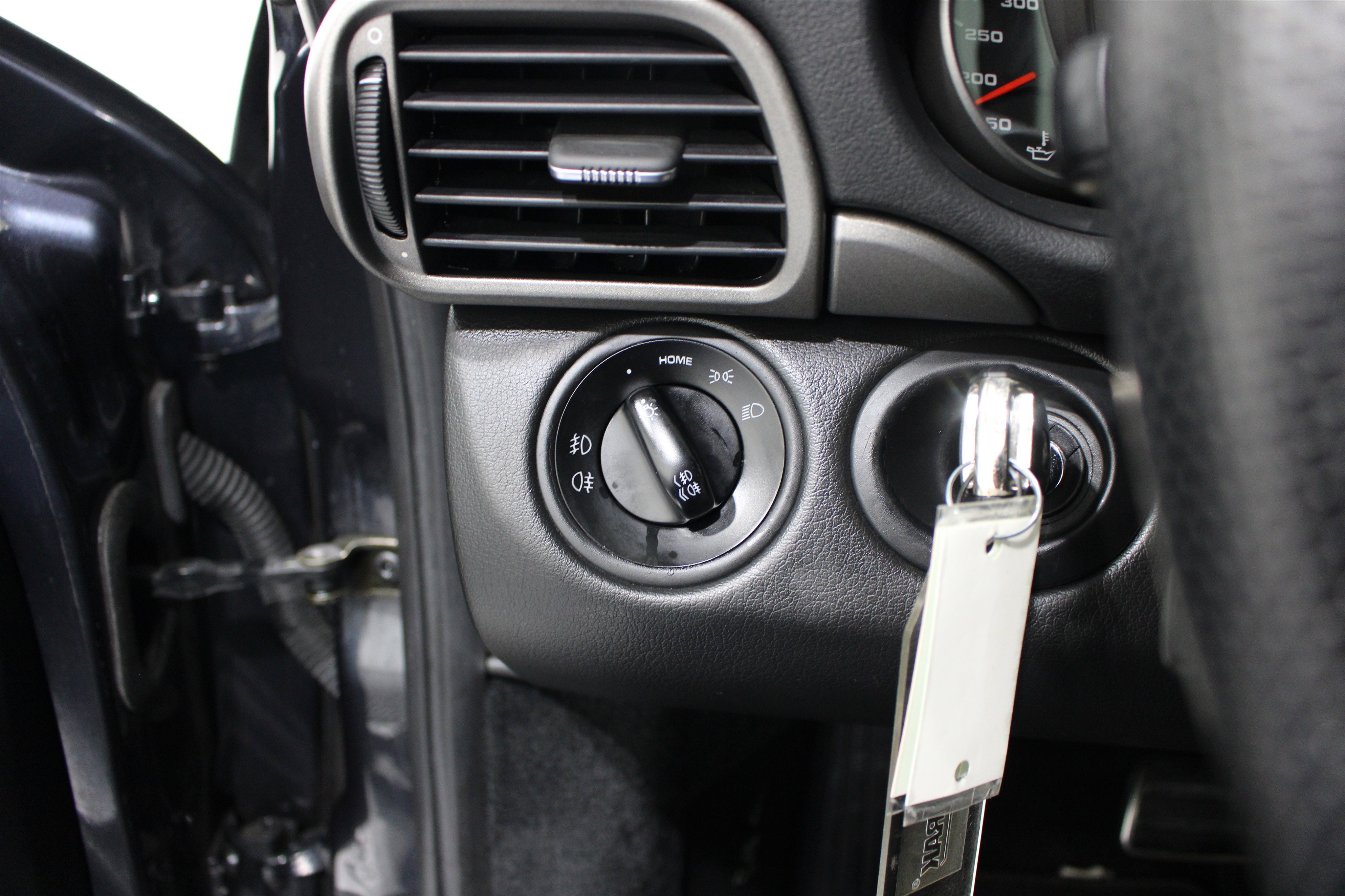 Used 2005 Porsche 911 Carrera RWD image 10