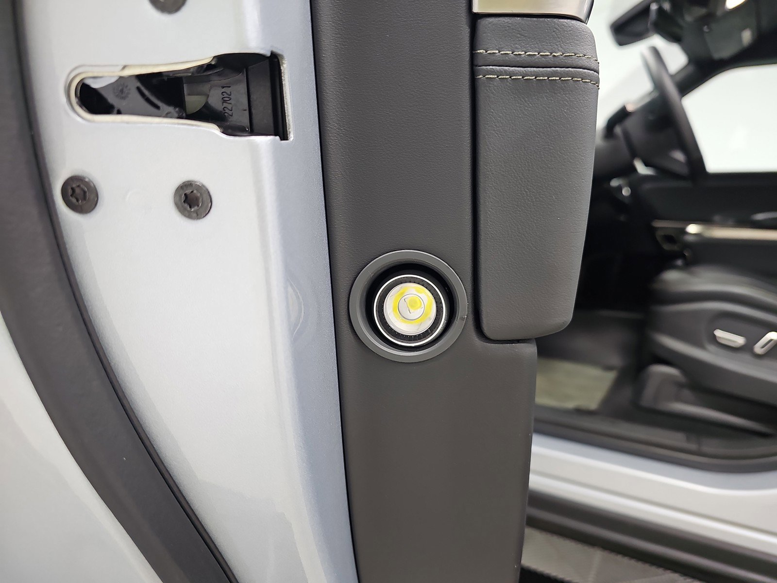 Used 2024 Rivian R1S Adventure image 32