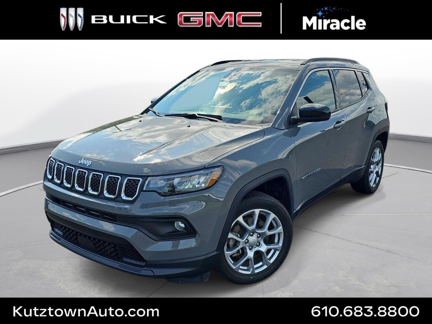 Used 2024 Jeep Compass Latitude AWD/4WD image 1