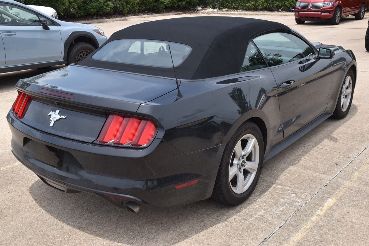 Used 2017 Ford Mustang Convertible RWD image 7