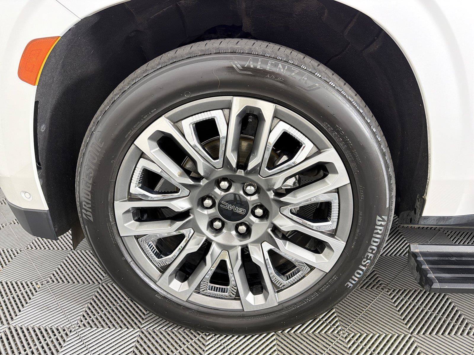 Certified 2023 GMC Yukon XL Denali Ultimate AWD/4WD image 9