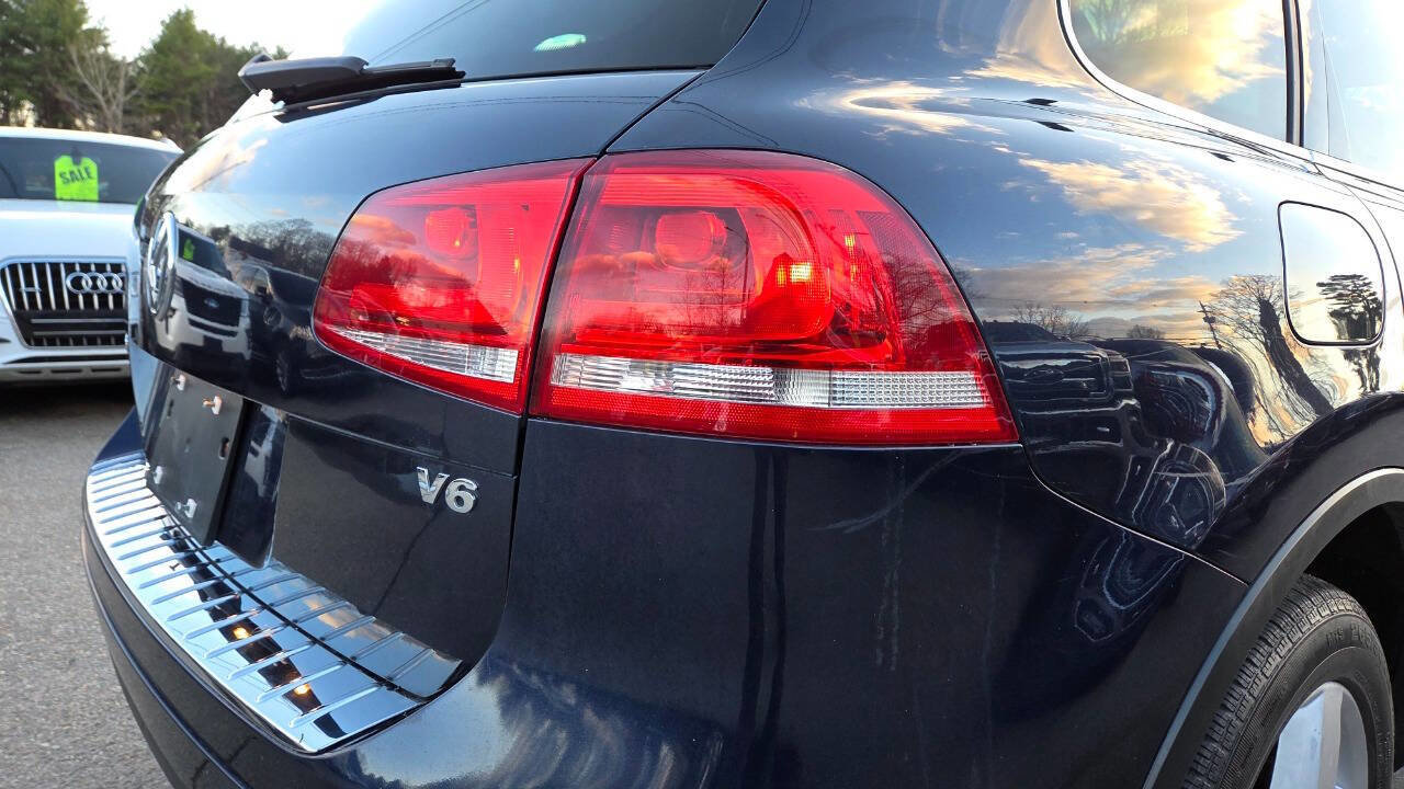 Used 2012 Volkswagen Touareg VR6 image 16