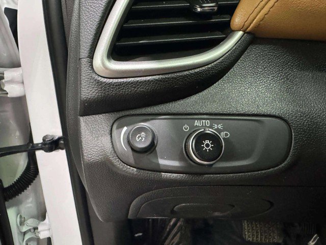 Used 2020 Chevrolet Trax LT w/ LT Convenience Package image 19