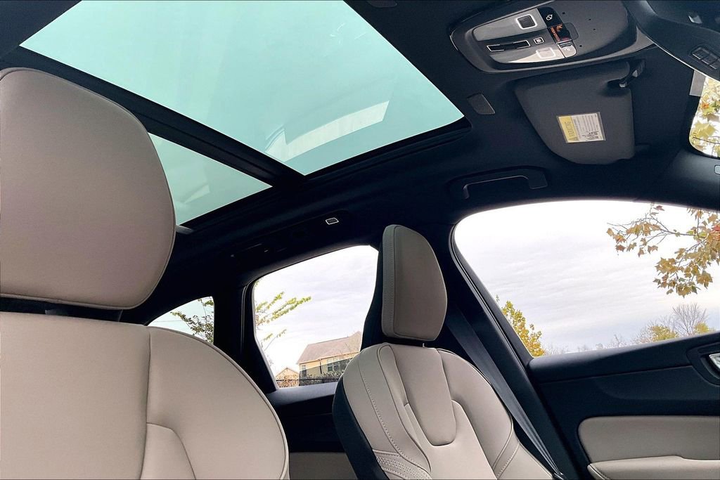 New 2026 Volvo XC60 B5 Plus w/ Protection Package Premier AWD/4WD image 35