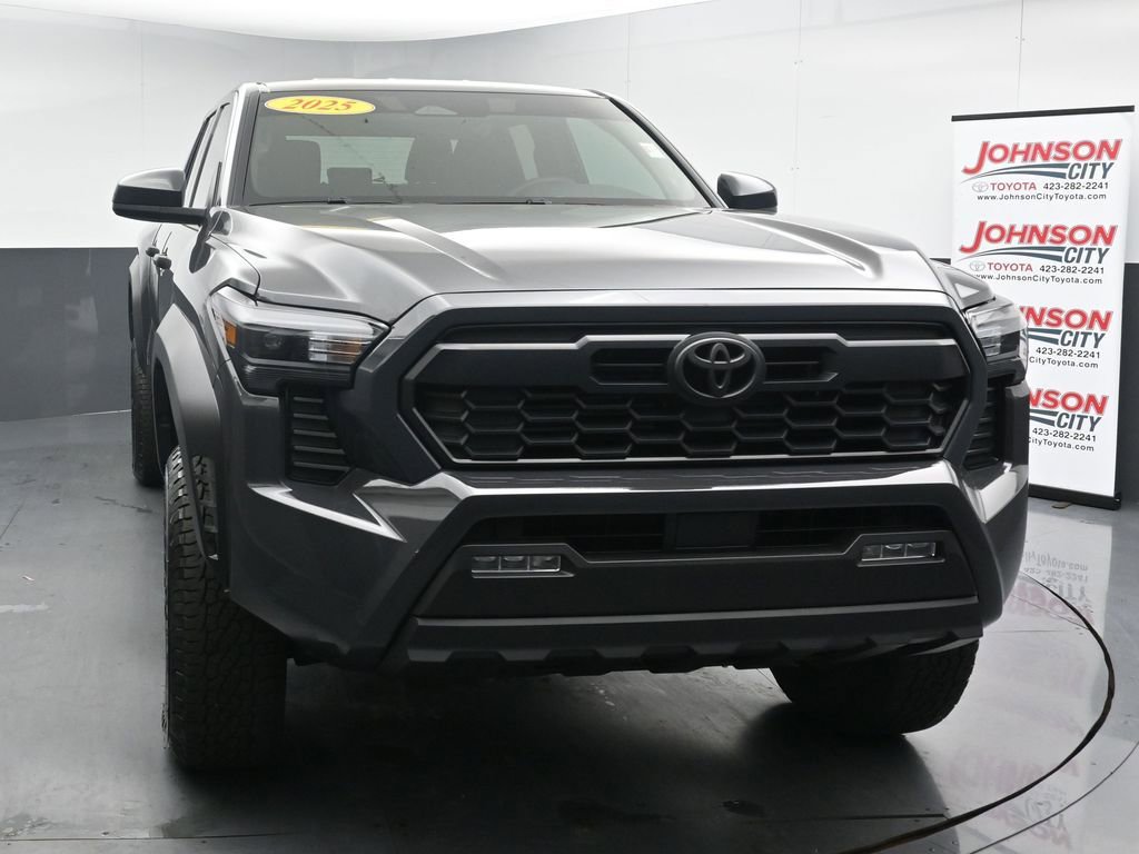 Used 2025 Toyota Tacoma TRD Off-Road AWD/4WD image 3
