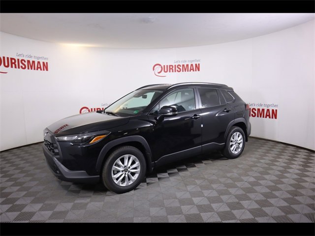 Used 2026 Toyota Corolla Cross LE image 3