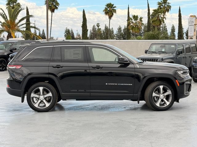 New 2026 Jeep Grand Cherokee Limited w/ Luxury Tech Group II AWD/4WD image 3