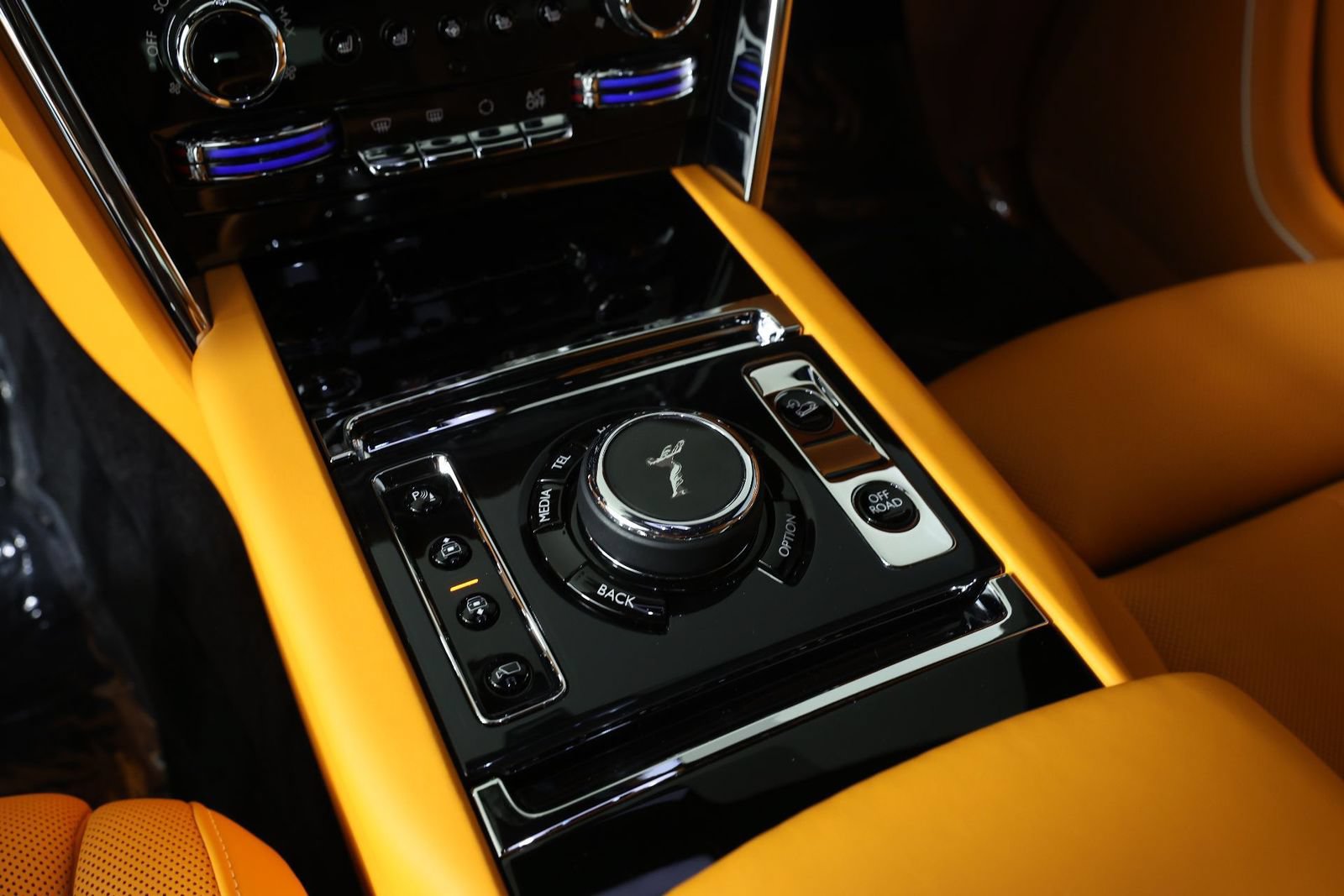 Certified 2025 Rolls-Royce Cullinan AWD/4WD image 18