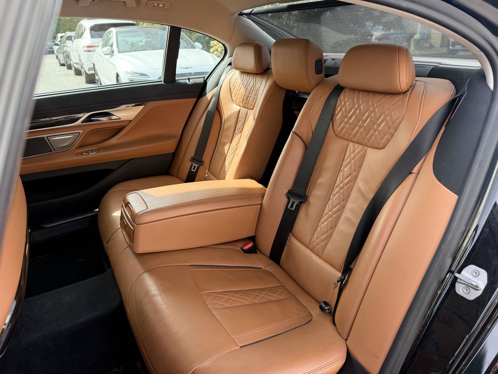 Used 2020 BMW 745e xDrive AWD/4WD image 10