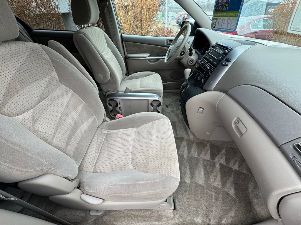 Used 2010 Toyota Sienna LE FWD image 11