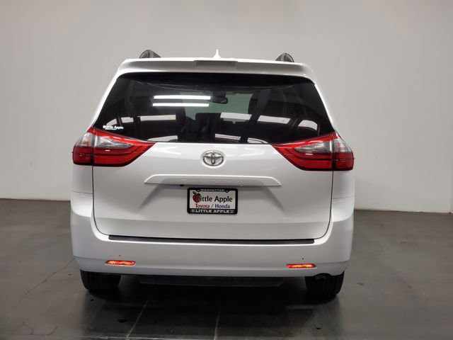 Used 2020 Toyota Sienna LE image 27