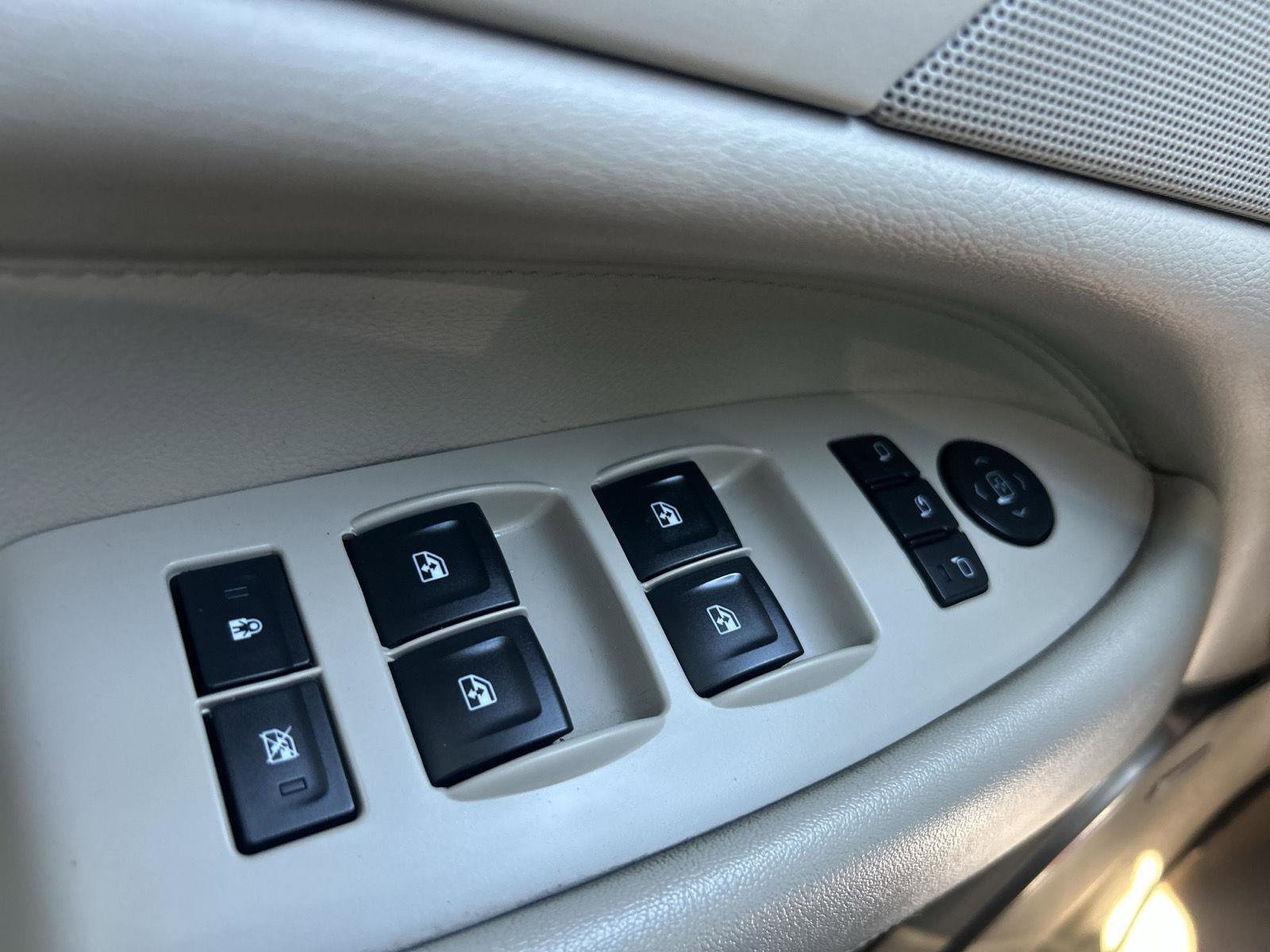 Used 2018 Cadillac Escalade Luxury AWD/4WD image 11