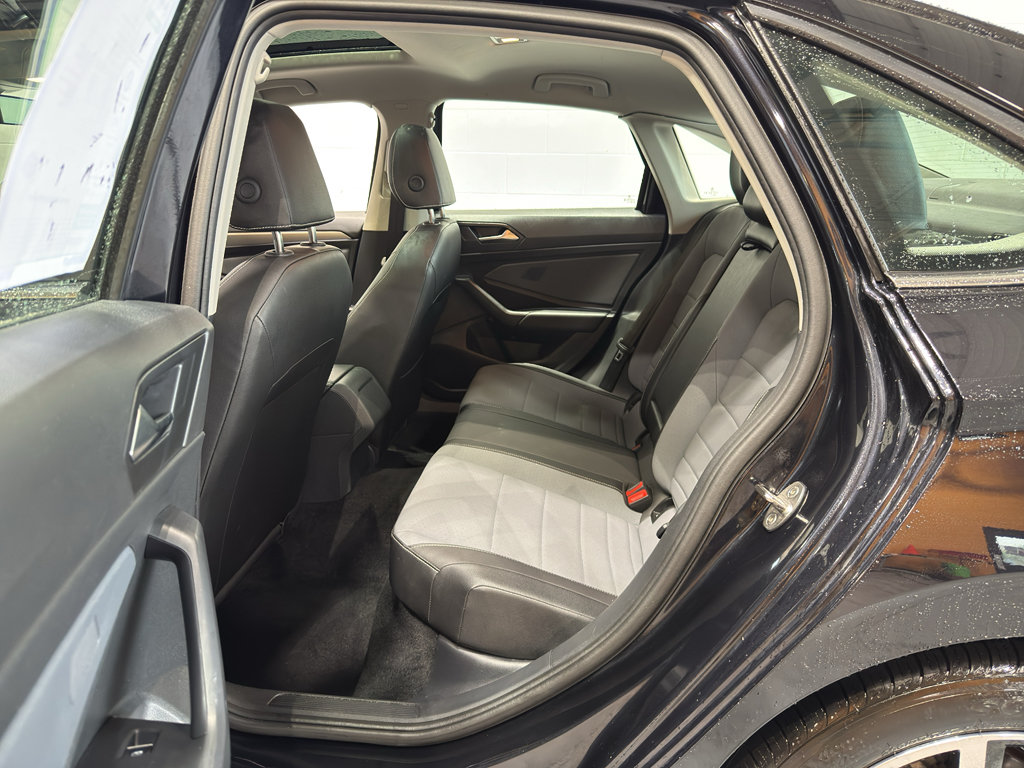 Used 2025 Volkswagen Jetta SE FWD image 10
