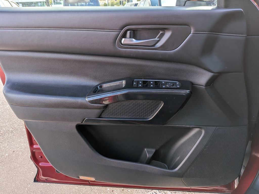 Used 2022 Nissan Pathfinder SV w/ SV Black Package image 23