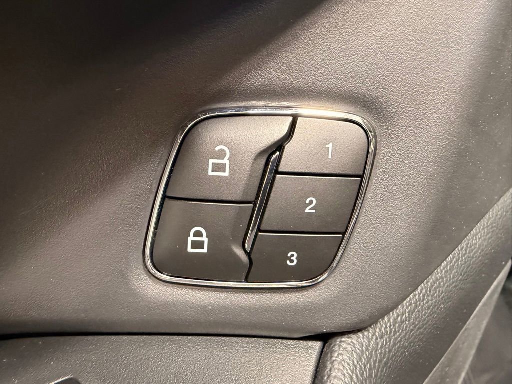 Used 2023 Ford Expedition XLT image 24