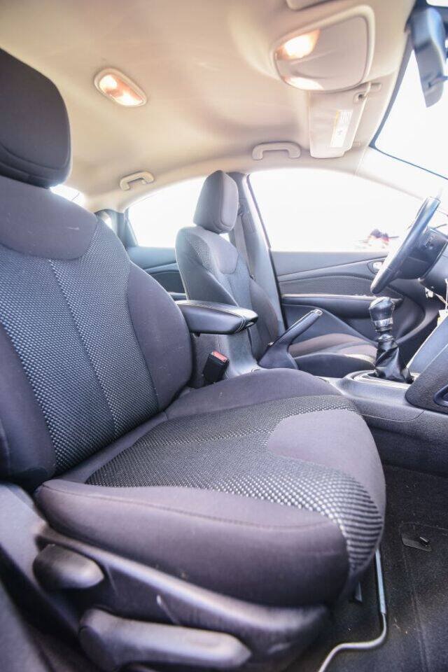 Used 2015 Dodge Dart Aero FWD image 13