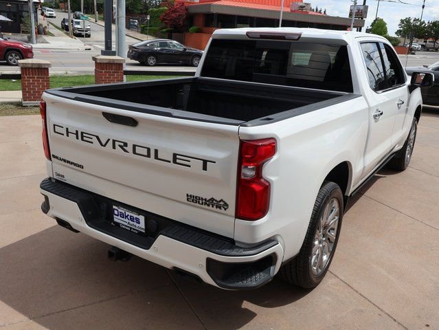 Used 2019 Chevrolet Silverado 1500 High Country w/ High Country Premium Package AWD/4WD image 8