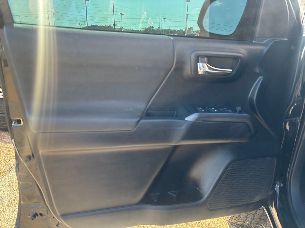 Used 2021 Toyota Tacoma TRD Off-Road w/ Technology Package image 6