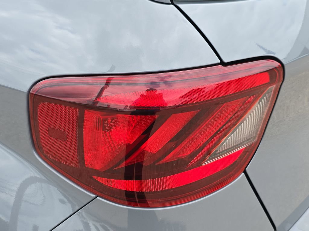 Used 2021 Hyundai Venue SE FWD image 31