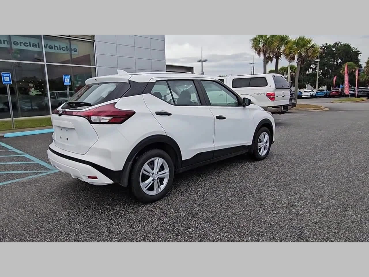 New 2025 Nissan Kicks Play S image 35