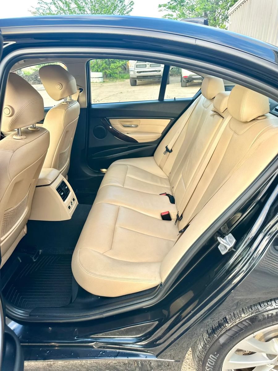 Used 2017 BMW 320i xDrive Sedan AWD/4WD image 11