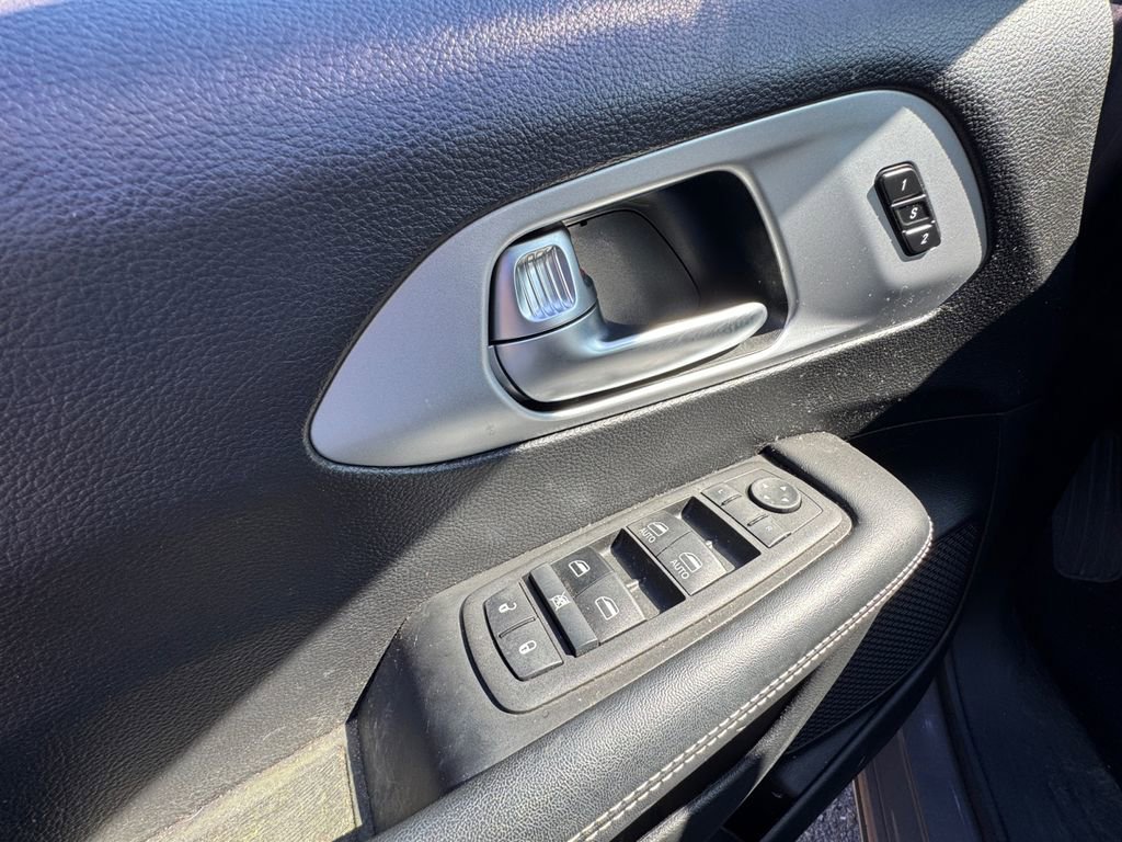 Used 2021 Chrysler Pacifica Touring-L w/ S Appearance Package image 11