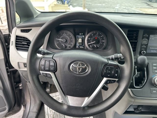 Used 2020 Toyota Sienna L image 4