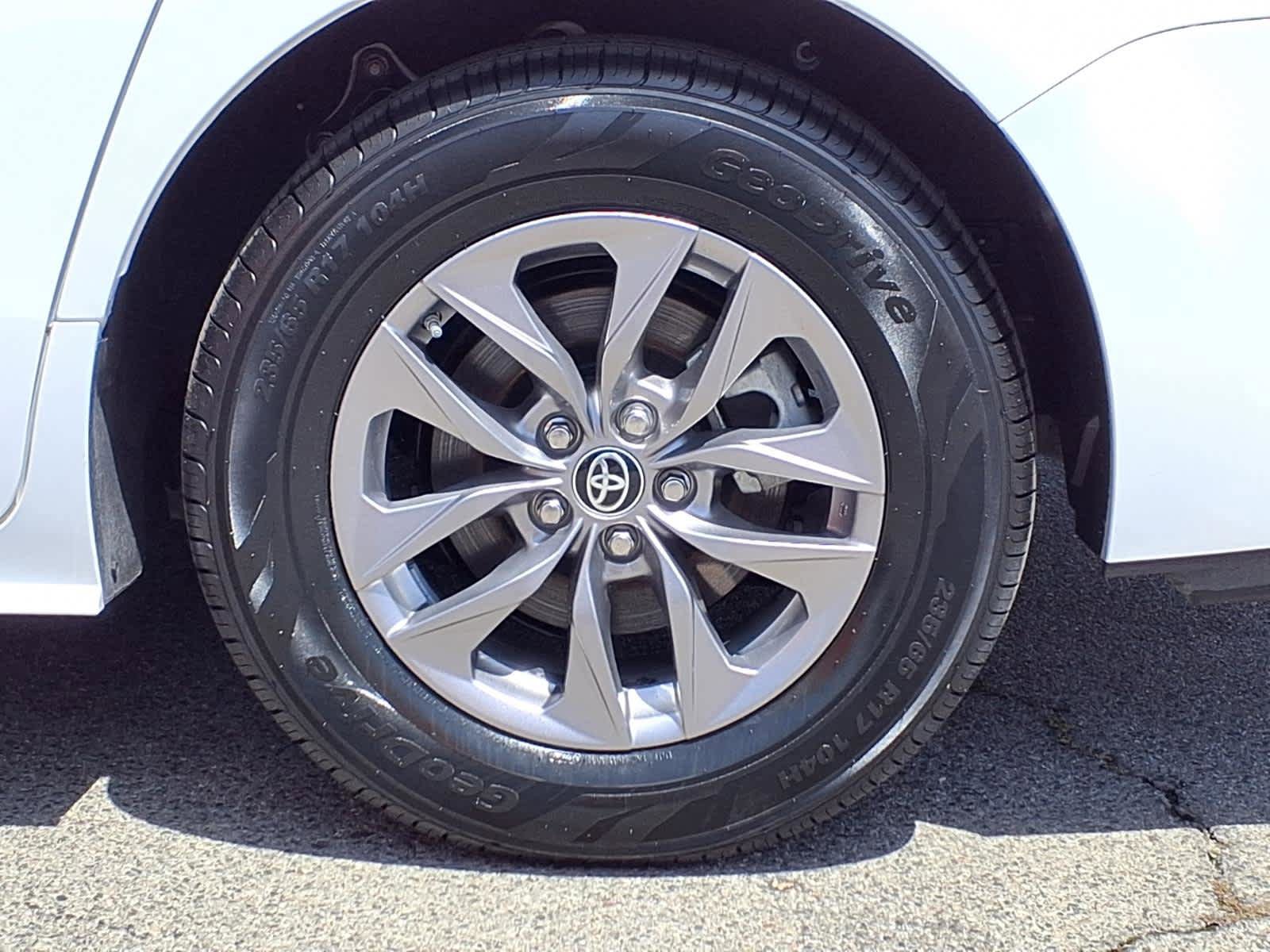 Certified 2025 Toyota Sienna LE FWD image 7