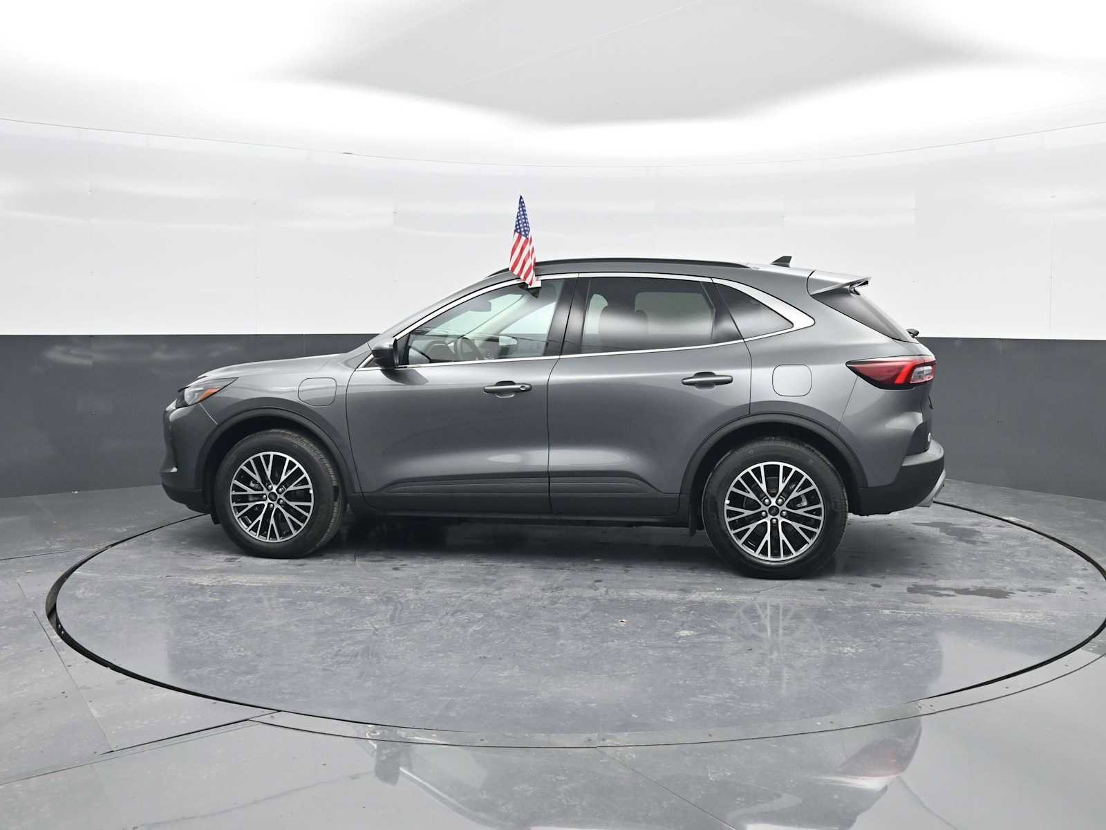 Used 2025 Ford Escape SE w/ PHEV Premium Package image 5