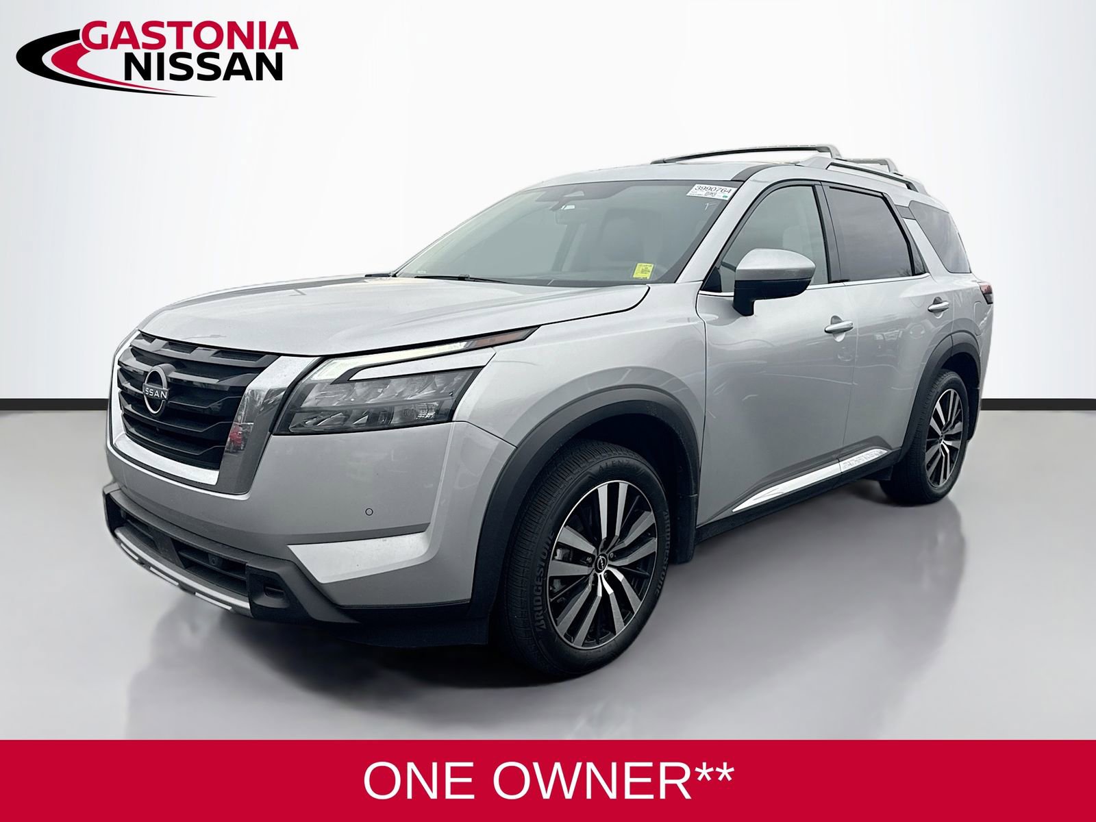 Used 2025 Nissan Pathfinder Platinum w/ Cargo Package image 3