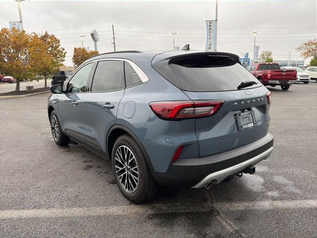 Used 2023 Ford Escape SE w/ Class II Trailer Tow Package image 4