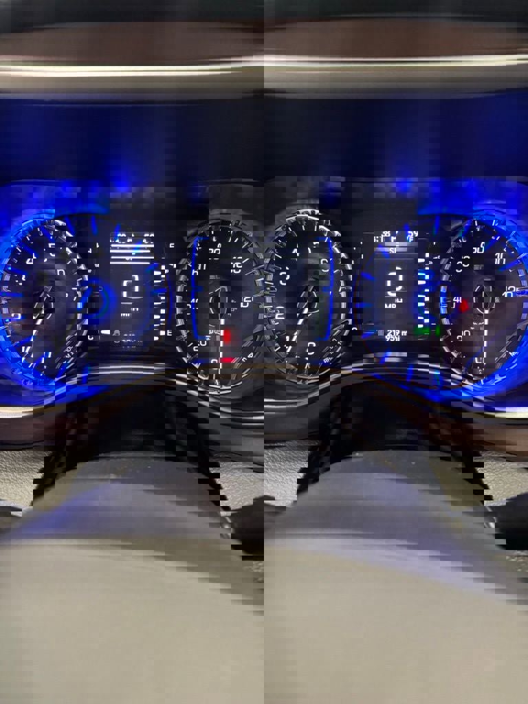 Used 2024 Chrysler Voyager LX image 14