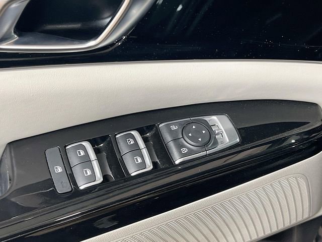 Used 2024 Kia Carnival EX image 18