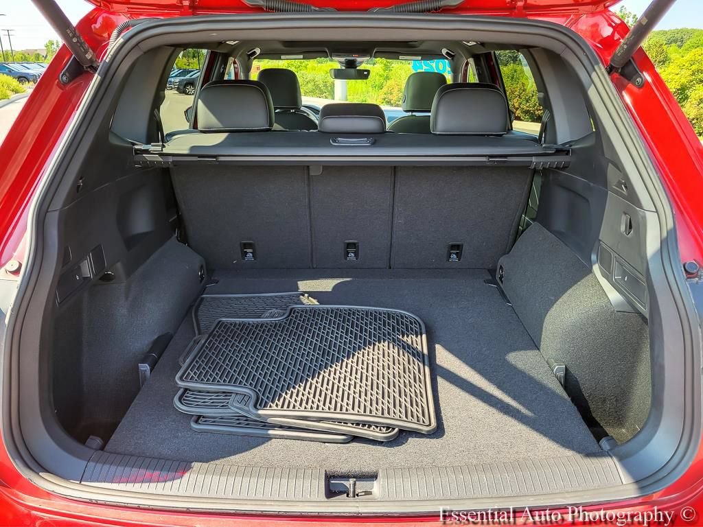 Used 2024 Volkswagen Tiguan SEL R-Line AWD/4WD image 28