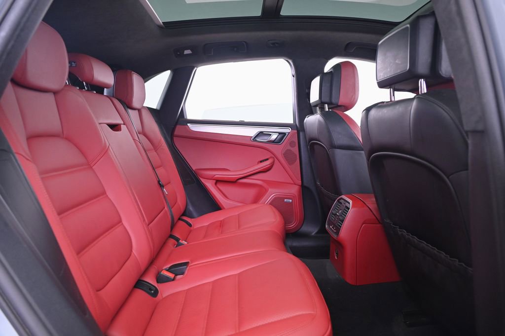 Certified 2021 Porsche Macan Turbo image 18