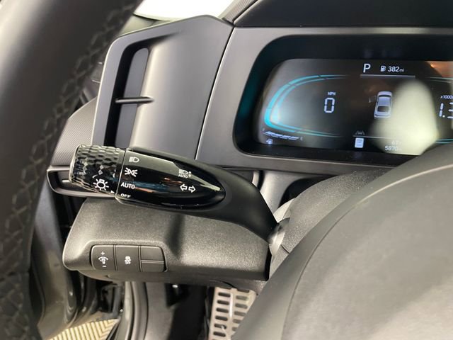 Used 2025 Hyundai Elantra Sport FWD image 13