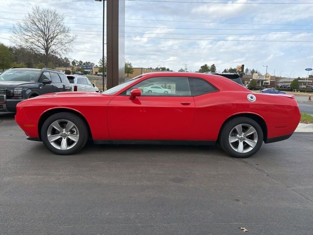 Used 2022 Dodge Challenger SXT image 4