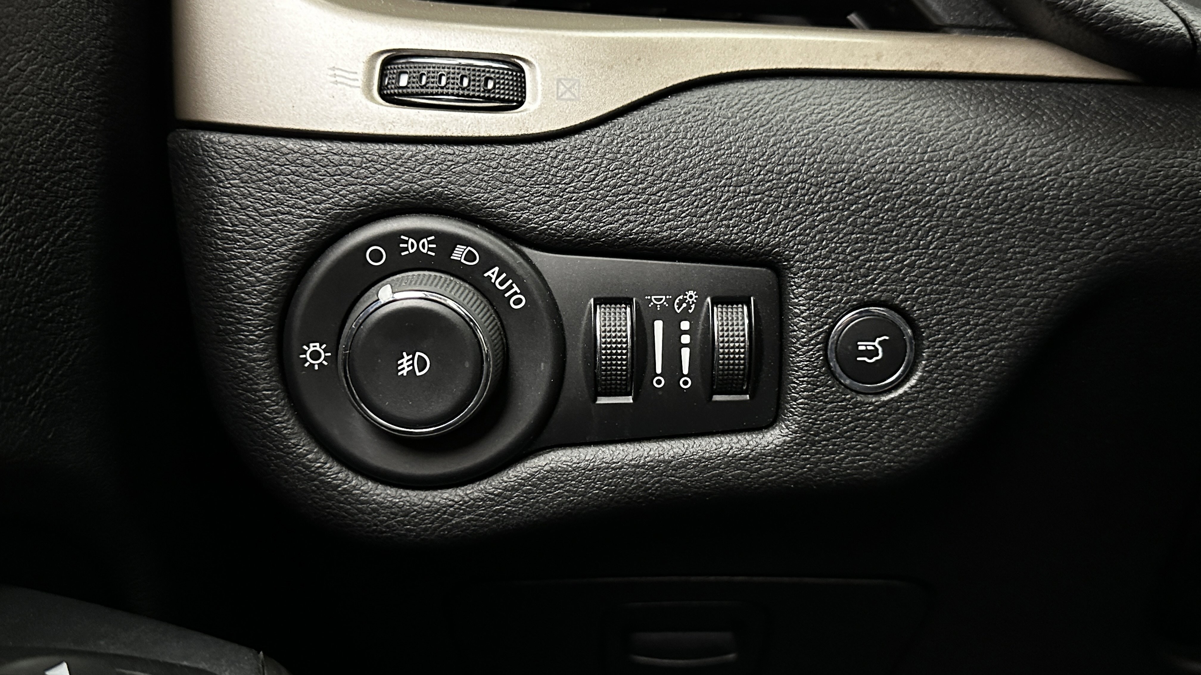 Used 2016 Jeep Cherokee 75th Anniversary image 24