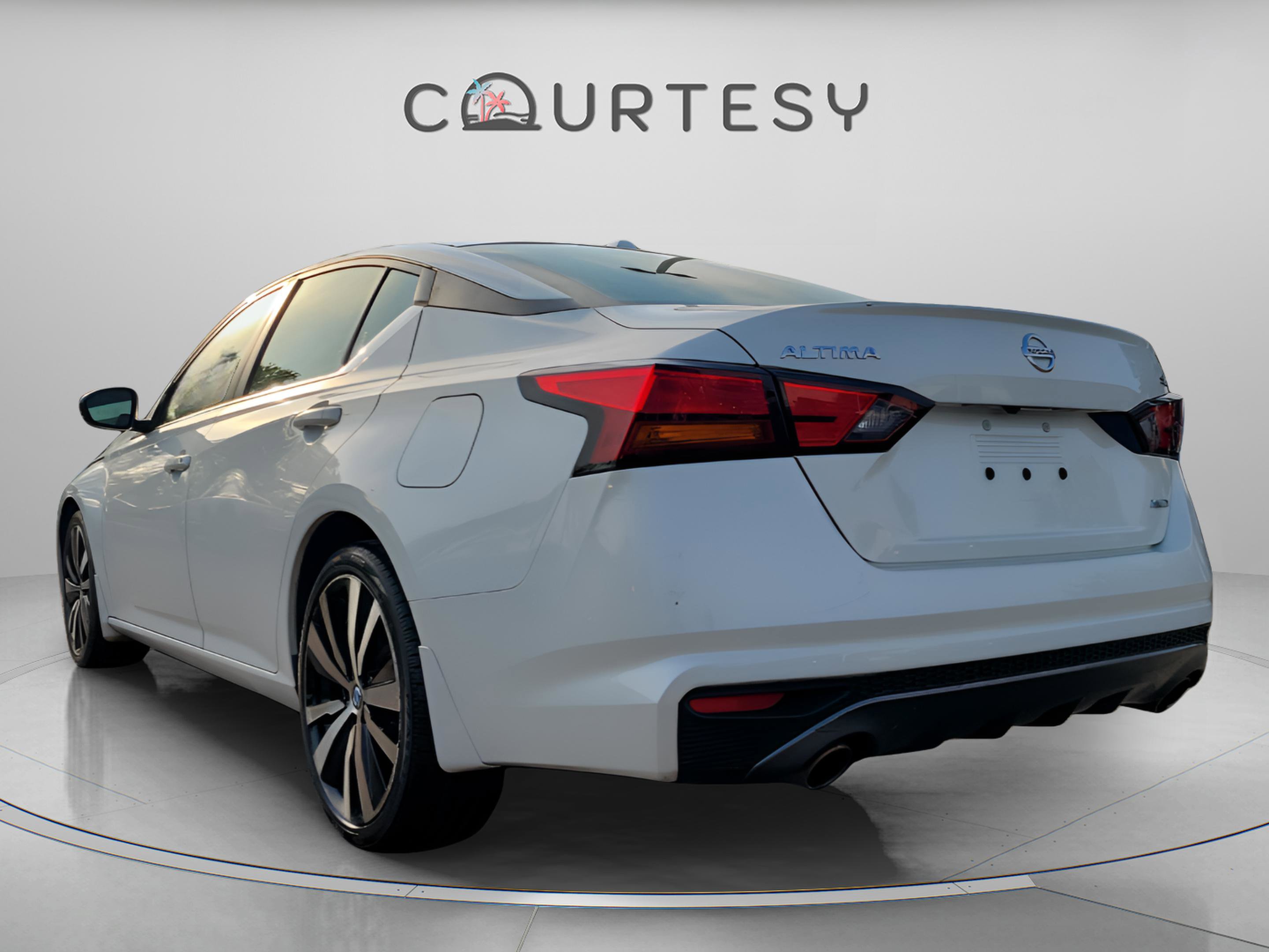 Used 2019 Nissan Altima 2.5 SR w/ SR Premium Package image 2