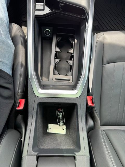 Used 2022 Audi e-tron Premium w/ Convenience Plus Package image 37