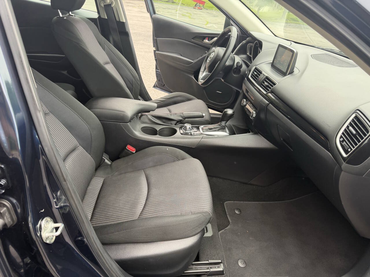 Used 2015 MAZDA MAZDA3 i Touring w/ Technology Package FWD image 10