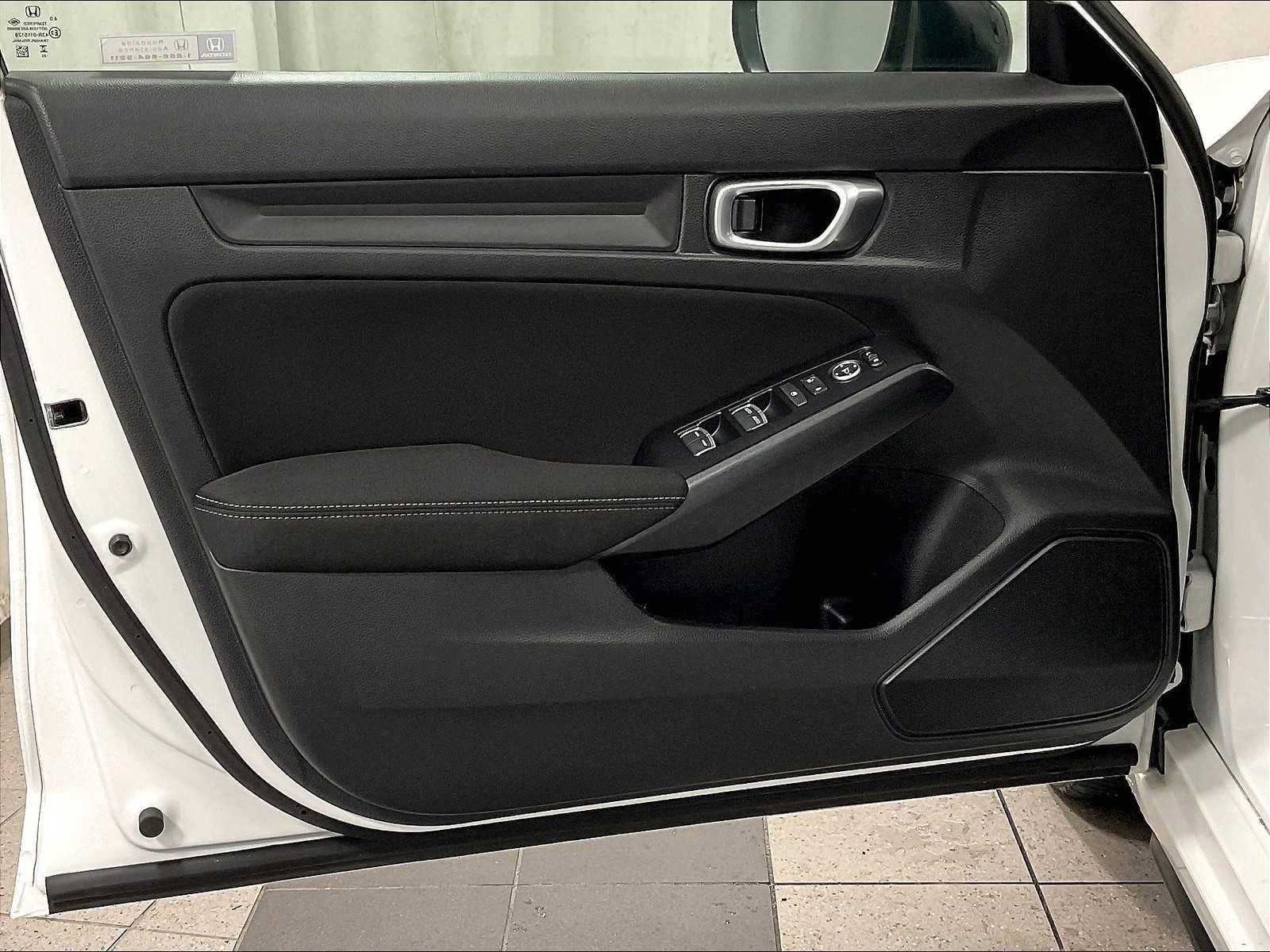 Used 2023 Honda Civic Sport image 9