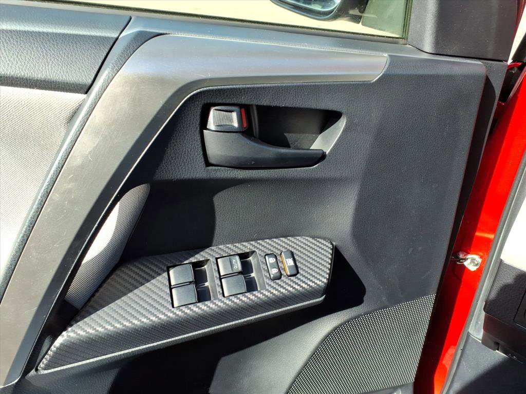 Used 2015 Toyota RAV4 LE image 14