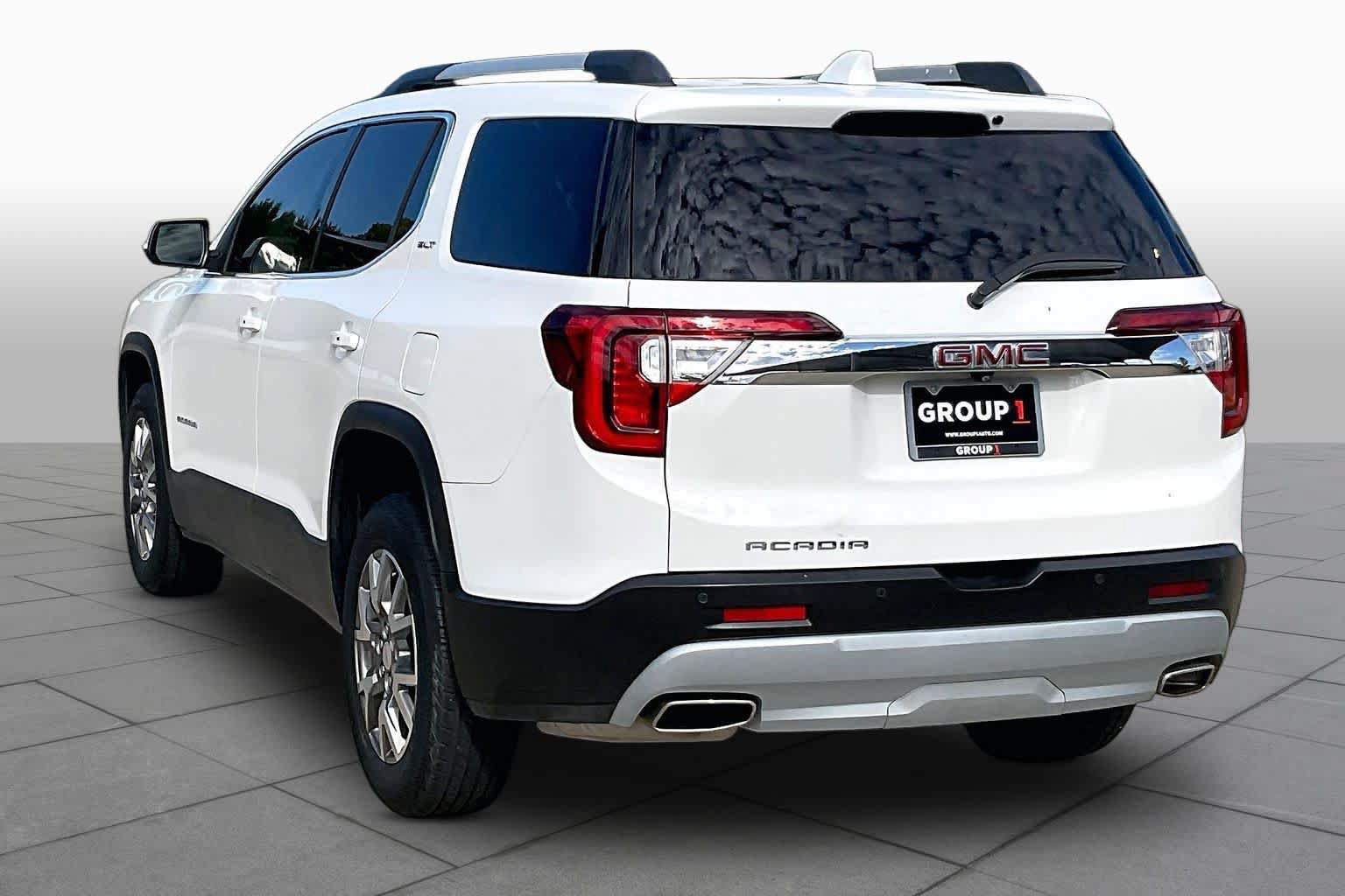 Used 2022 GMC Acadia SLT w/ Technology Package FWD image 12