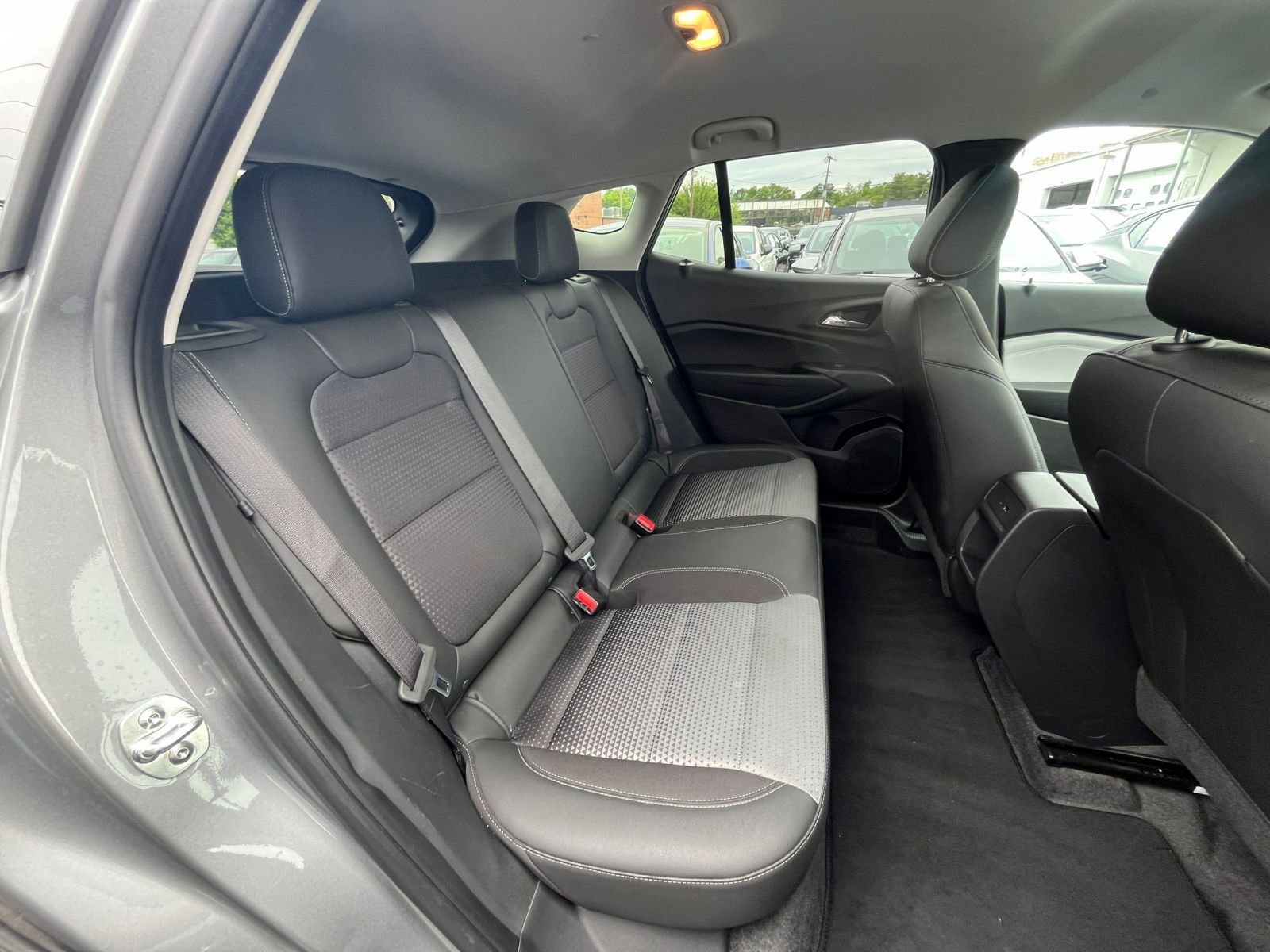 Used 2025 Chevrolet Trax LT FWD image 37