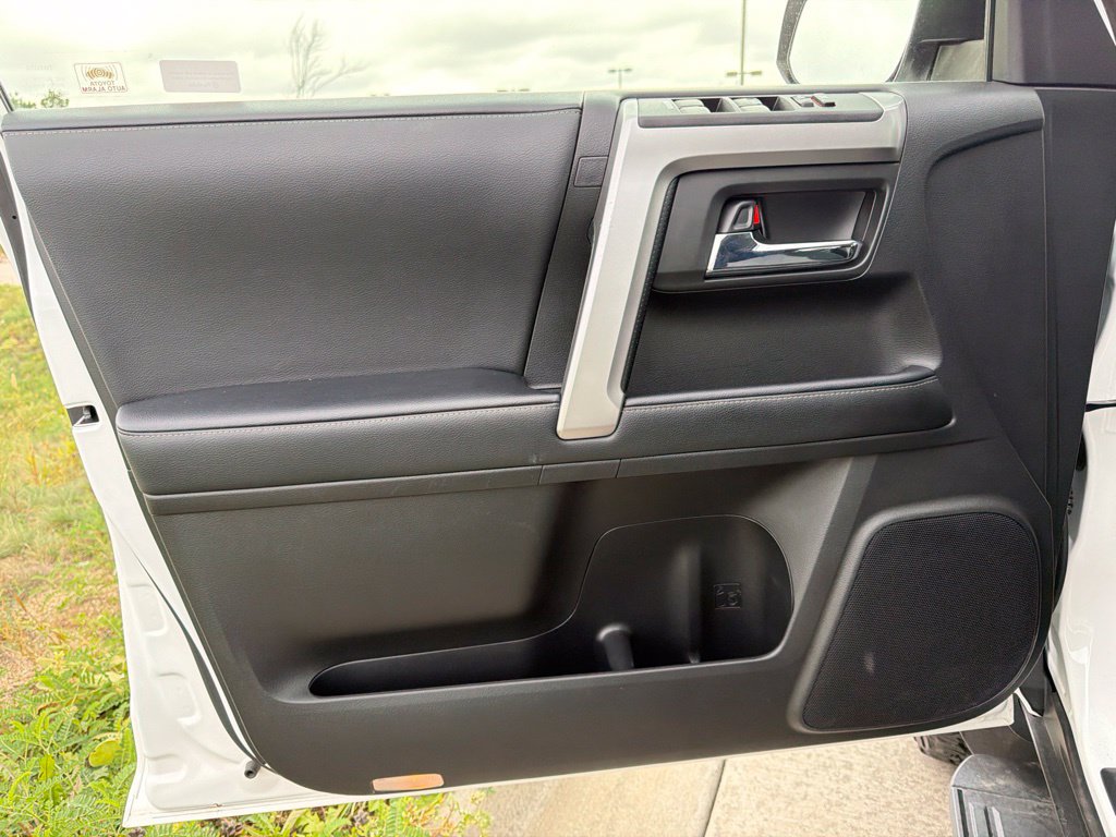 Used 2020 Toyota 4Runner SR5 AWD/4WD image 13