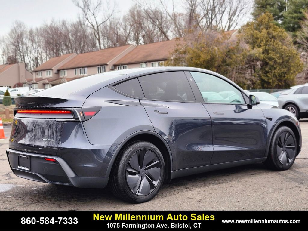 Used 2026 Tesla Model Y Long Range image 5