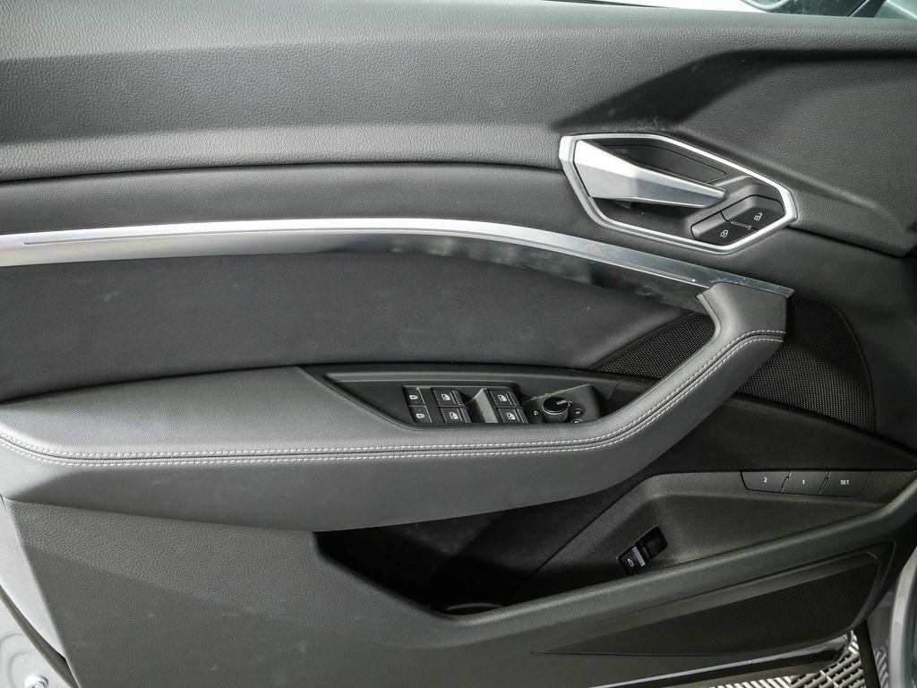 Certified 2022 Audi e-tron Premium AWD/4WD image 6